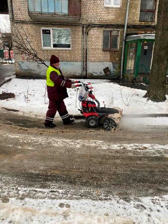 2089 робітників комунальних підприємств залучені у роботах з прибирання снігу в місті Харкові